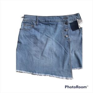 ENERGIE BLUE DENIM FLAT FRONT WRAP SKIRT 
skirt size 9